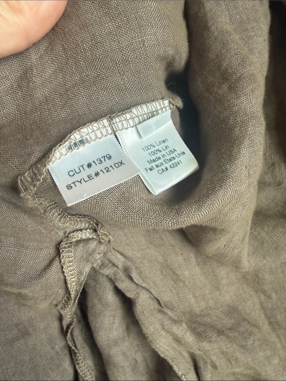 Lightweight Linen Button-Up Shirt - Picture 3 of 3